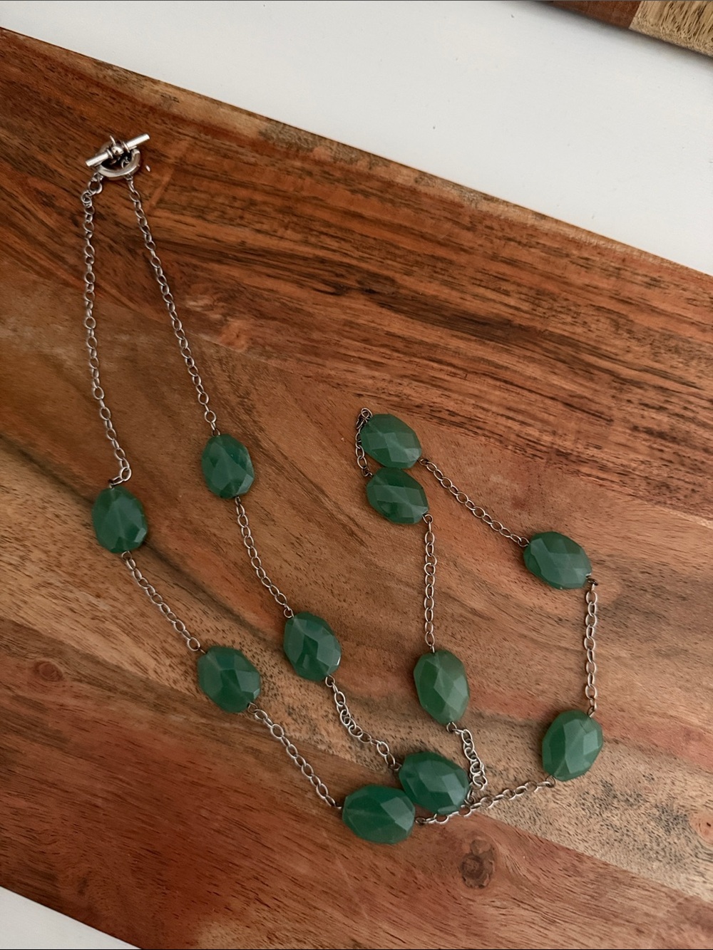 Green Faceted Bead Necklace with Silver Tone Chain 17” Long